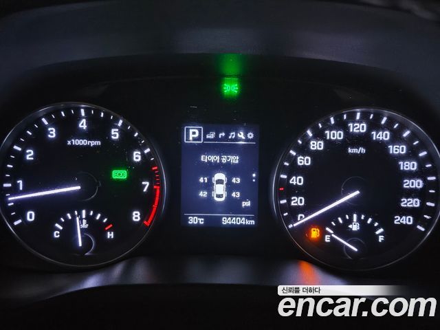 Hyundai AVANTE 2016 — photo 11