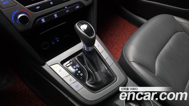 Hyundai AVANTE 2016 — photo 12