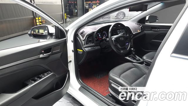 Hyundai AVANTE 2016 — photo 13