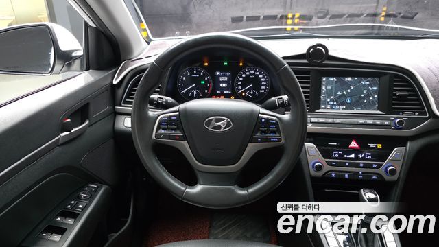 Hyundai AVANTE 2016 — photo 19