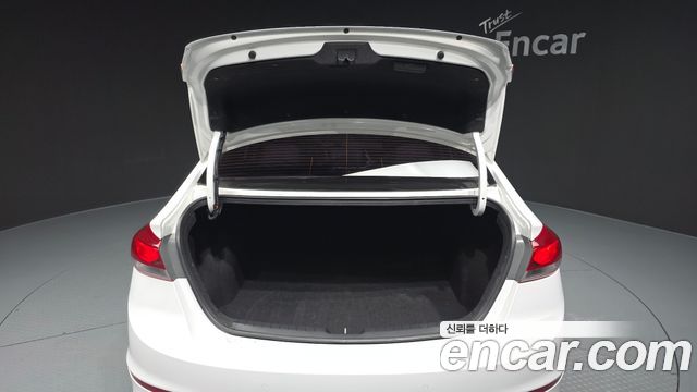 Hyundai AVANTE 2016 — photo 26