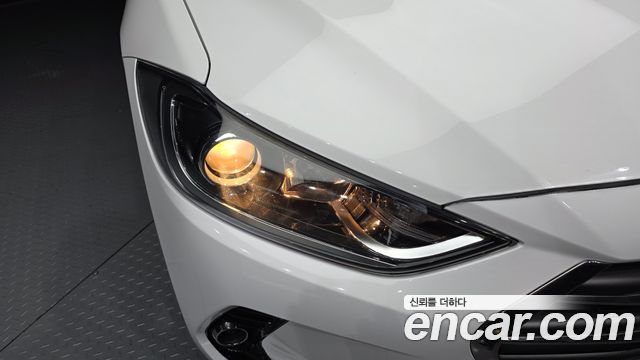 Hyundai AVANTE 2016 — photo 8