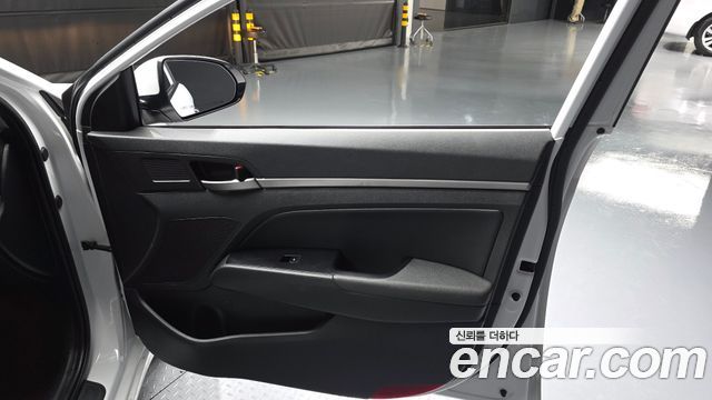 Hyundai AVANTE 2016 — photo 14