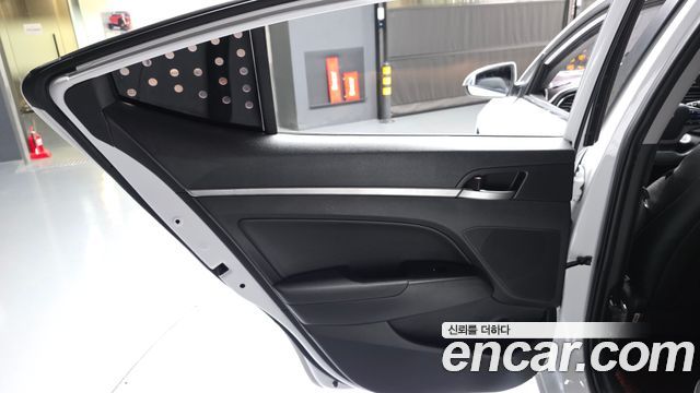 Hyundai AVANTE 2016 — photo 15