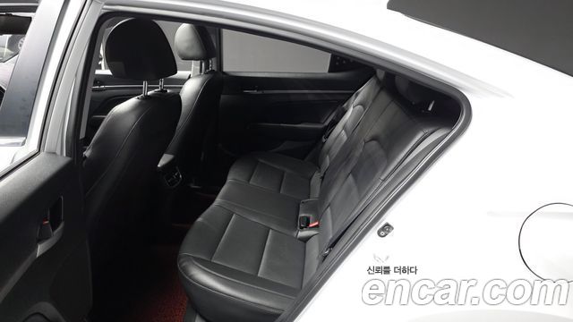 Hyundai AVANTE 2016 — photo 16