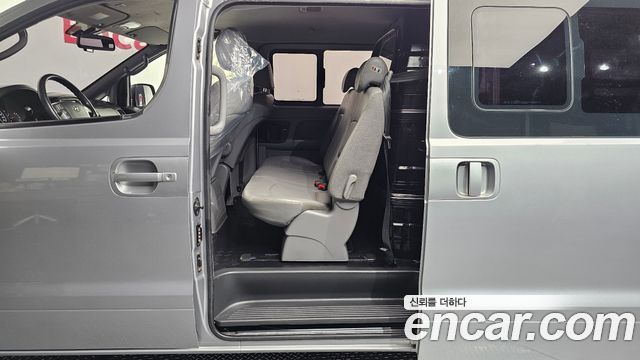Hyundai Starex 2017 — photo 11