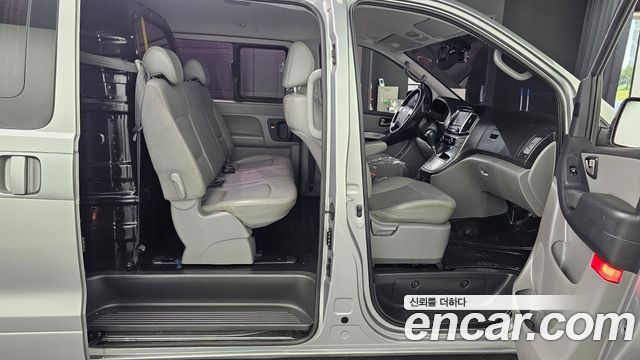Hyundai Starex 2017 — photo 12