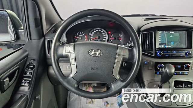 Hyundai Starex 2017 — photo 15