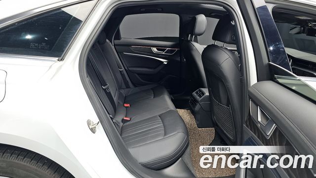 Audi A6 2021 — photo 17