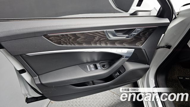Audi A6 2021 — photo 14