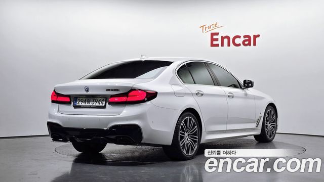BMW 5-Series 2018 — photo 2