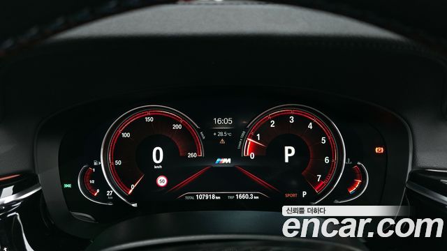 BMW 5-Series 2018 — photo 11