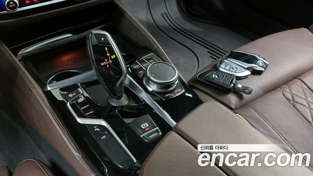 BMW 5-Series 2018 — photo 12