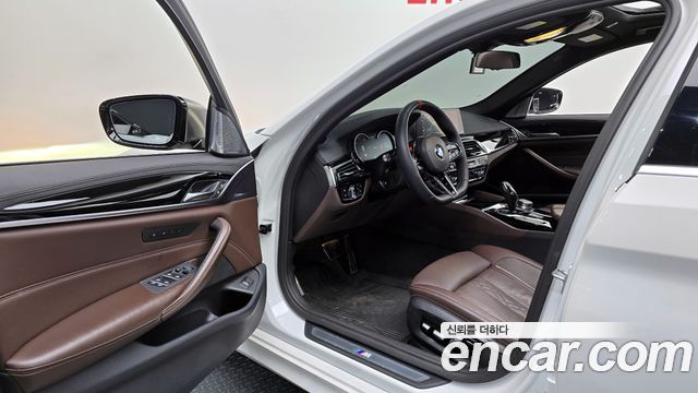 BMW 5-Series 2018 — photo 13