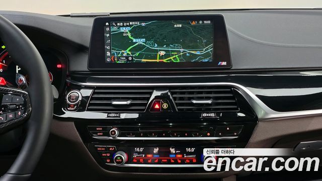 BMW 5-Series 2018 — photo 24