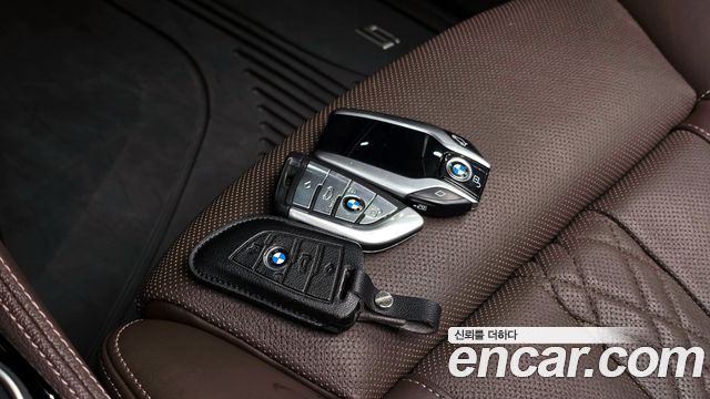 BMW 5-Series 2018 — photo 25