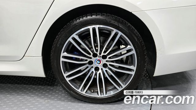 BMW 5-Series 2018 — photo 7