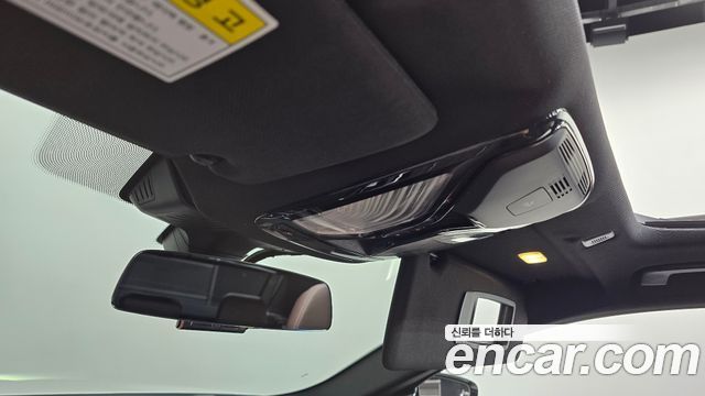 BMW 5-Series 2018 — photo 28
