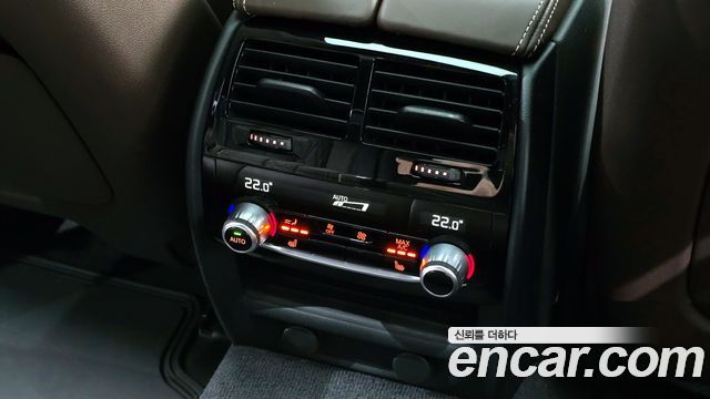 BMW 5-Series 2018 — photo 29