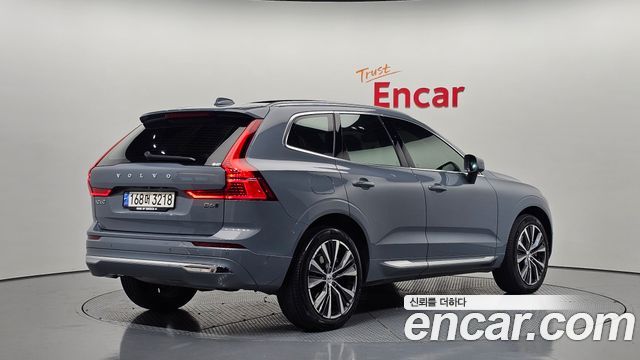 Volvo XC60 2022 — photo 2