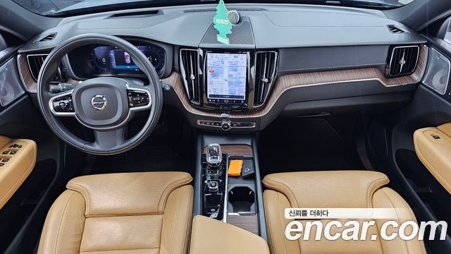 Volvo XC60 2022 — photo 10