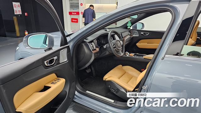 Volvo XC60 2022 — photo 13