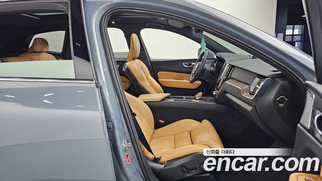 Volvo XC60 2022 — photo 17