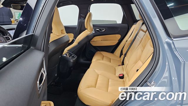 Volvo XC60 2022 — photo 18
