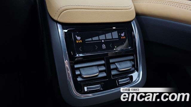 Volvo XC60 2022 — photo 23