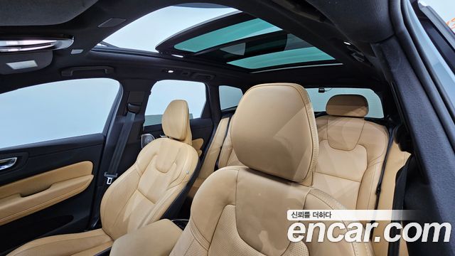 Volvo XC60 2022 — photo 24