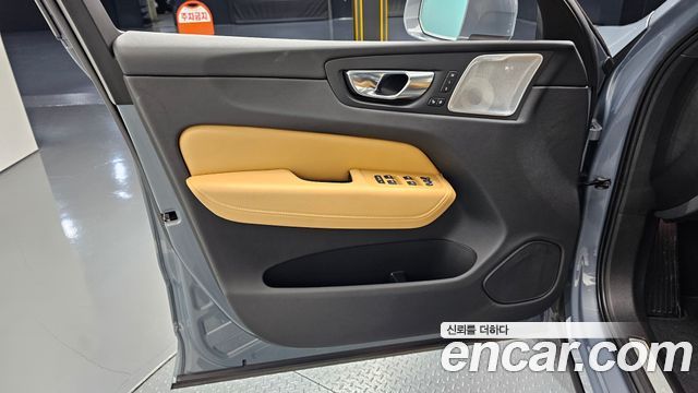 Volvo XC60 2022 — photo 14