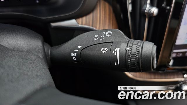 Volvo XC60 2022 — photo 28