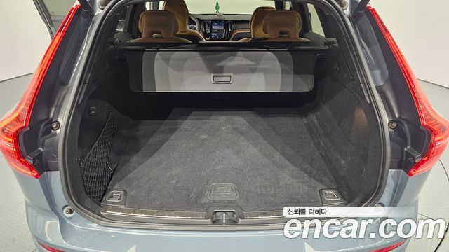 Volvo XC60 2022 — photo 33