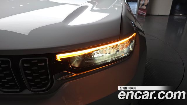 Jeep Cherokee 2023 — photo 8