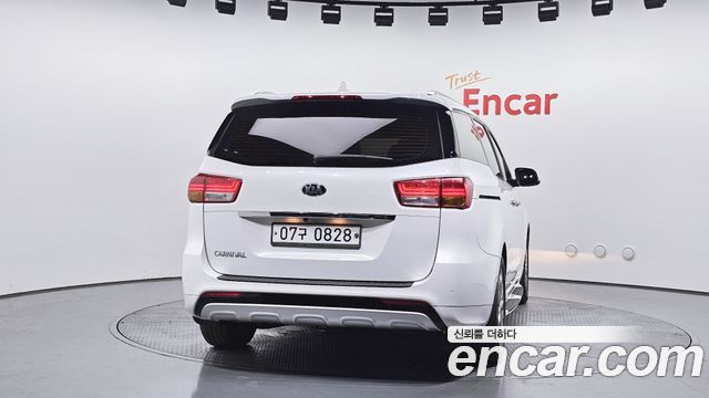 Kia Canival 2016 — photo 4