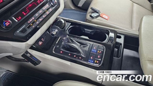 Kia Canival 2016 — photo 9