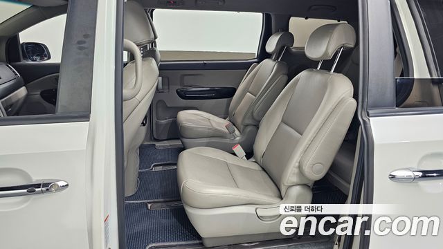 Kia Canival 2016 — photo 11