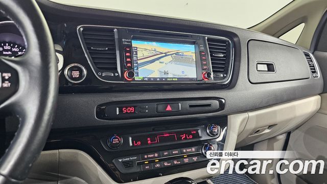Kia Canival 2016 — photo 12
