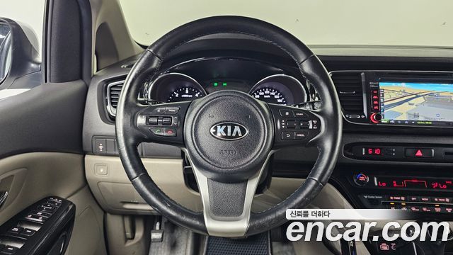 Kia Canival 2016 — photo 13