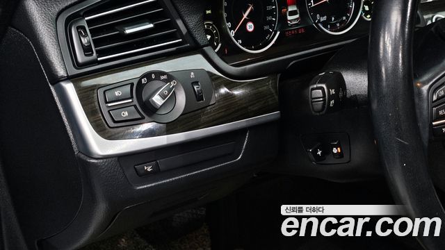 BMW 5-Series 2014 — photo 16