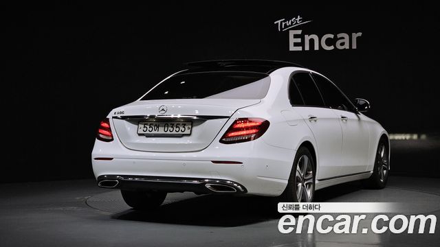 Mercedes-Benz E-Class 2017 — photo 2
