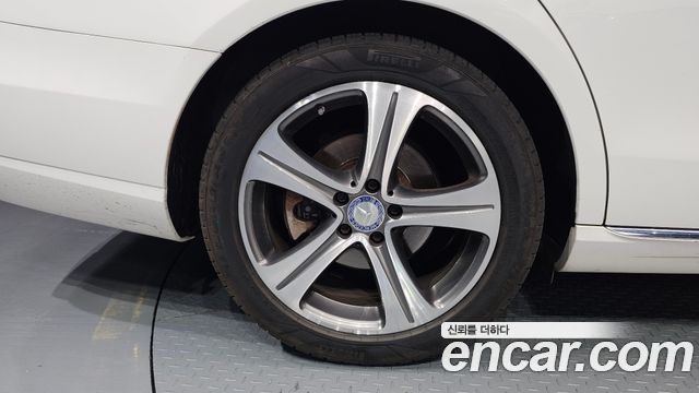 Mercedes-Benz E-Class 2017 — photo 5