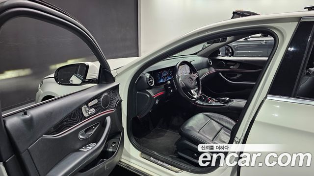 Mercedes-Benz E-Class 2017 — photo 10