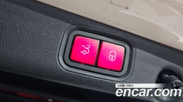 Mercedes-Benz E-Class 2017 — photo 15