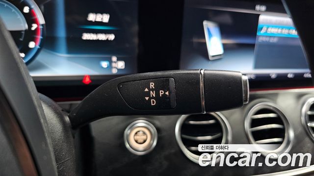 Mercedes-Benz E-Class 2017 — photo 16