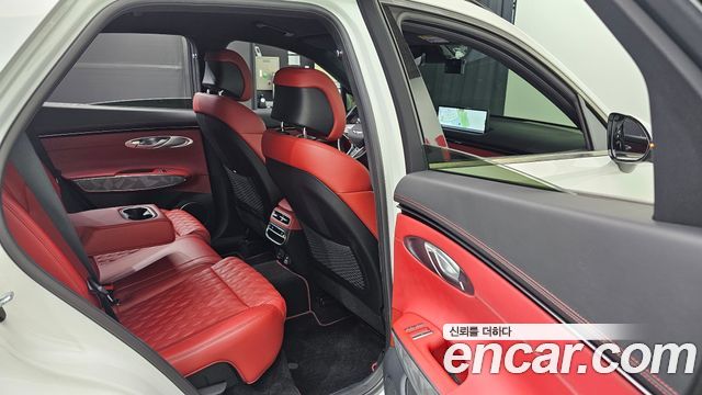 Genesis GV70 2021 — photo 17