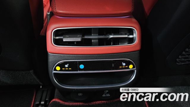 Genesis GV70 2021 — photo 30