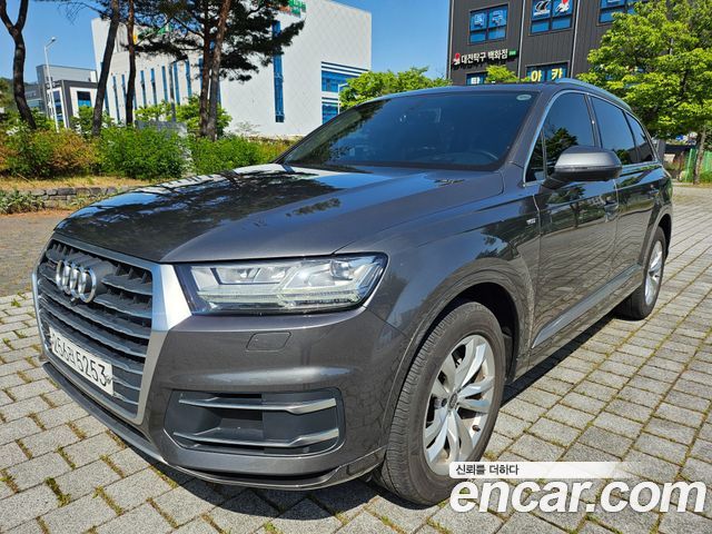 Audi Q7 2019 — photo 1
