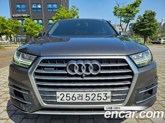 Audi Q7 2019 — photo 3