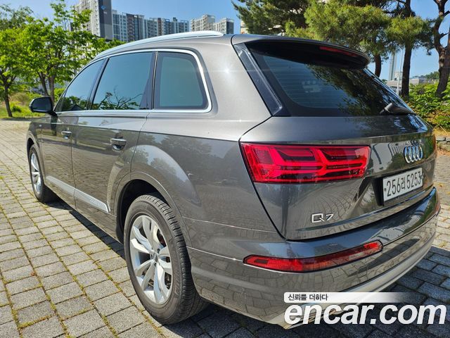 Audi Q7 2019 — photo 6